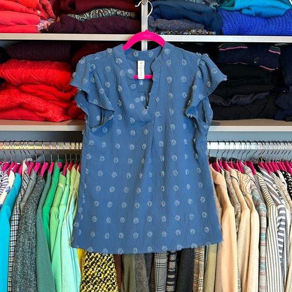 B blue with fringe white dots ruffle cap sleeve v neck blouse size S​ - Picture 1 of 3
